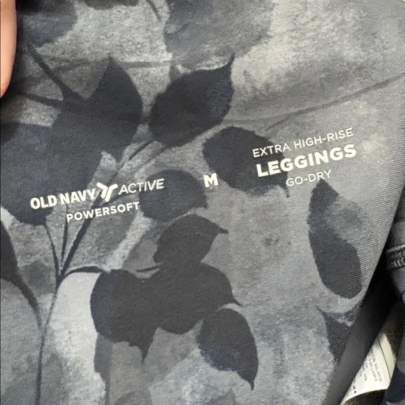Old Navy Like New Active Powersoft Extra High-Rise Leggings Cropped Size M - Picture 11 of 12